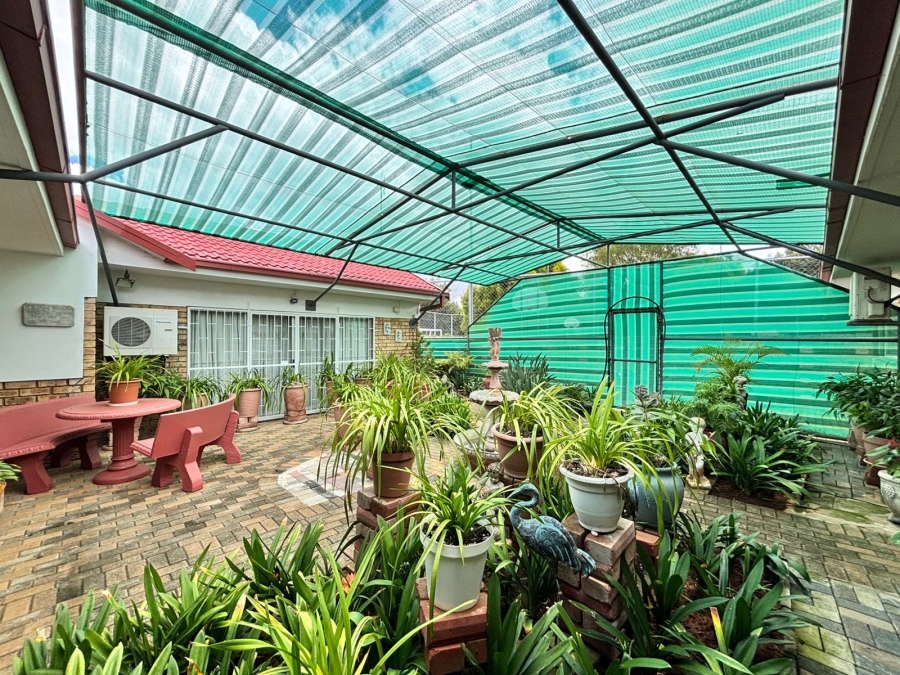 5 Bedroom Property for Sale in Flamwood North West